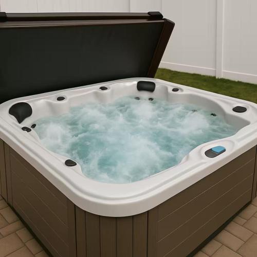 Clearwater House | Hot Tub - Pet Friendly - Mins to Beach - Sleeps 11 - Family