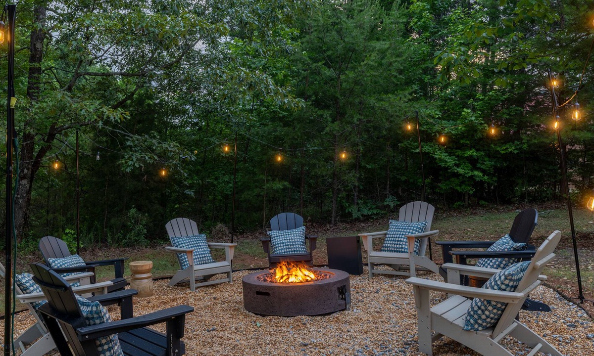Sautee Nacoochee Cabin | Hot Tub · Private Sauna · Arcade. Luxury Cabin for 14. 10 Min to Helen, GA