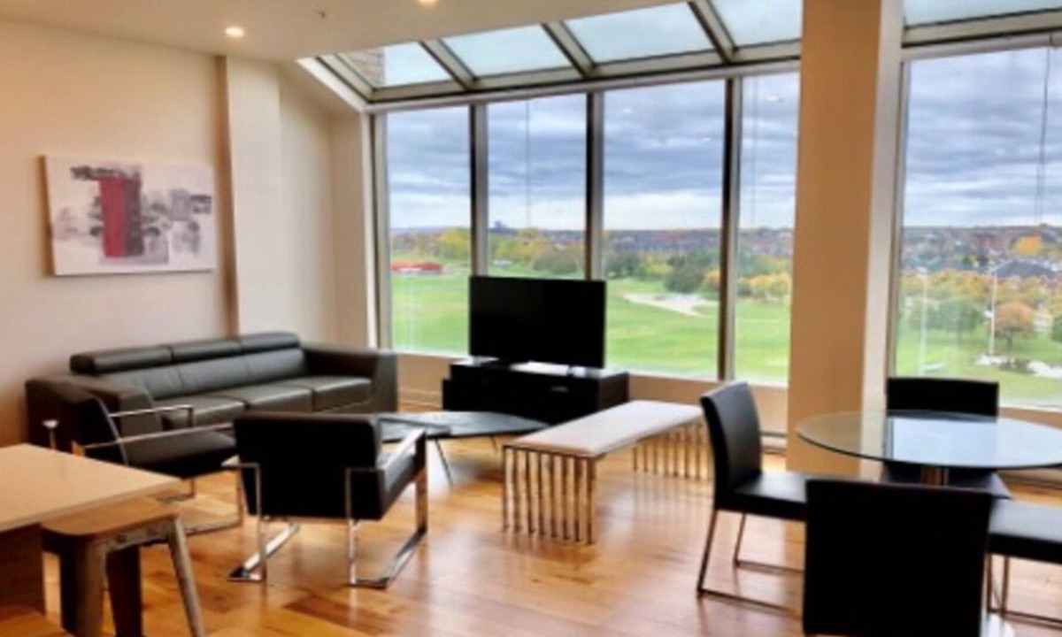 Dollard-des-Ormeaux House | House