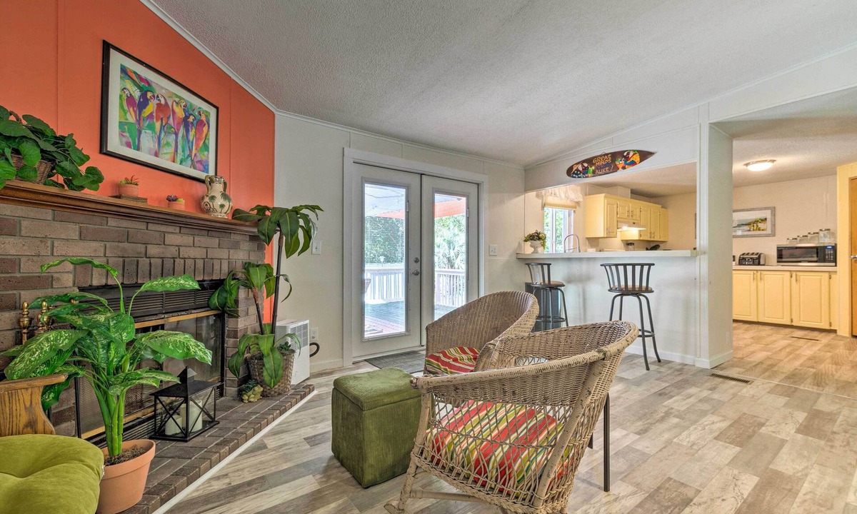 Silver Springs House | House w/ Deck + Fireplace, Walk to State Park