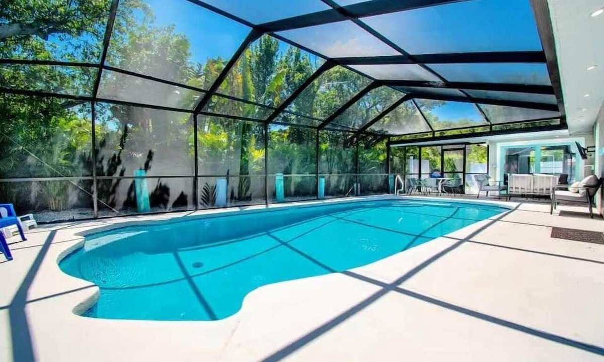 South Pinellas Community Council House | Huge Home w/Cabana & Giant Pool *5 mins to Beaches