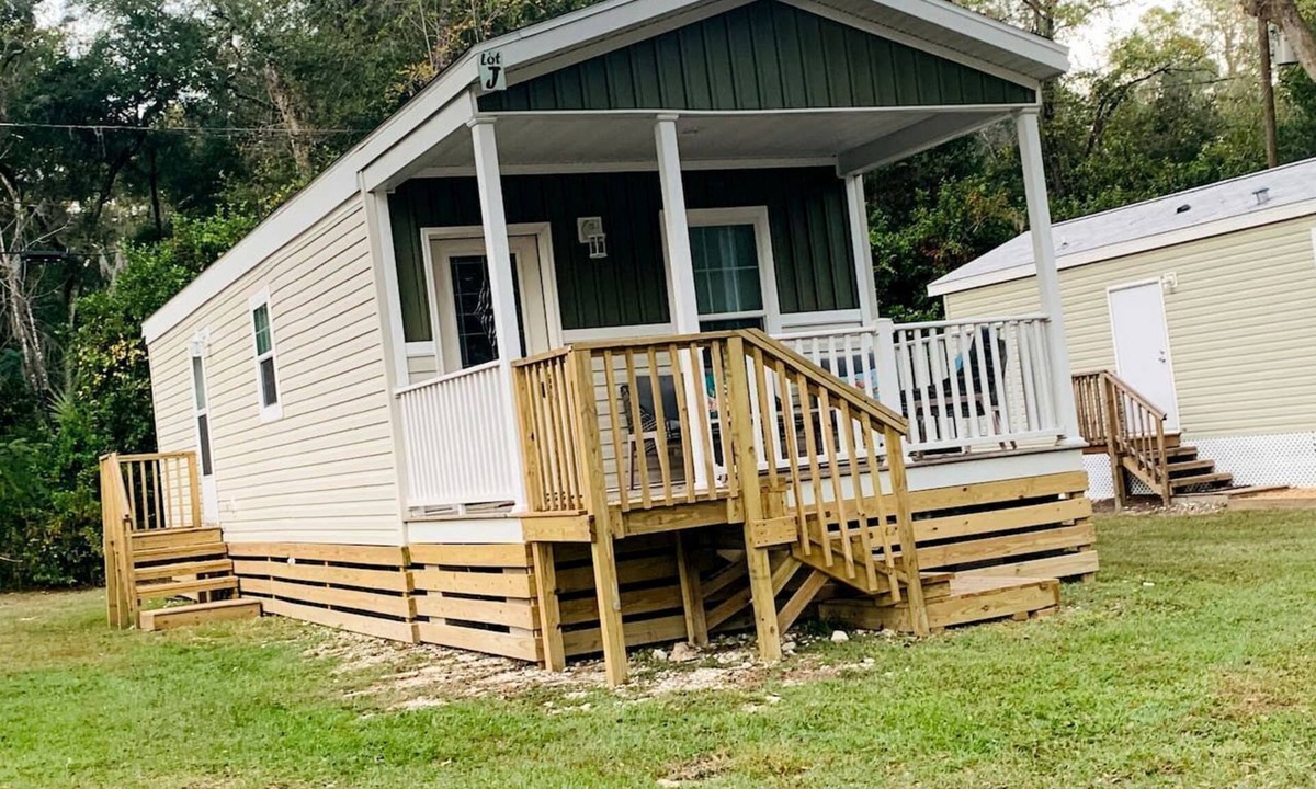 Dunnellon Cottage | Impressive Cottage with Fire Pit in Dunnellon, Florida