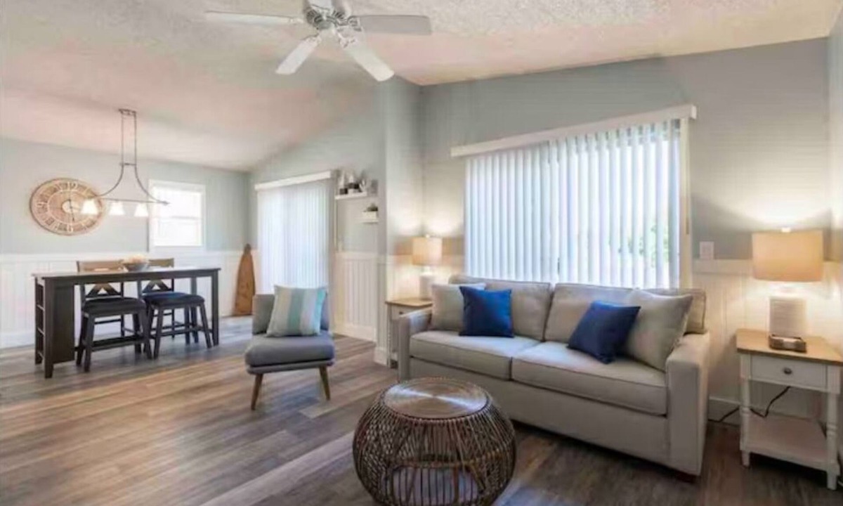 Indian Rocks Beach Condo | Indian Rocks Gem: Walk to Beach and Dining from Cozy retreat!