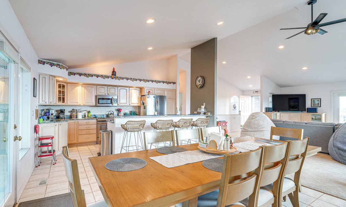 Great Falls Cottage | Inviting Great Falls Home w/Wraparound Deck!