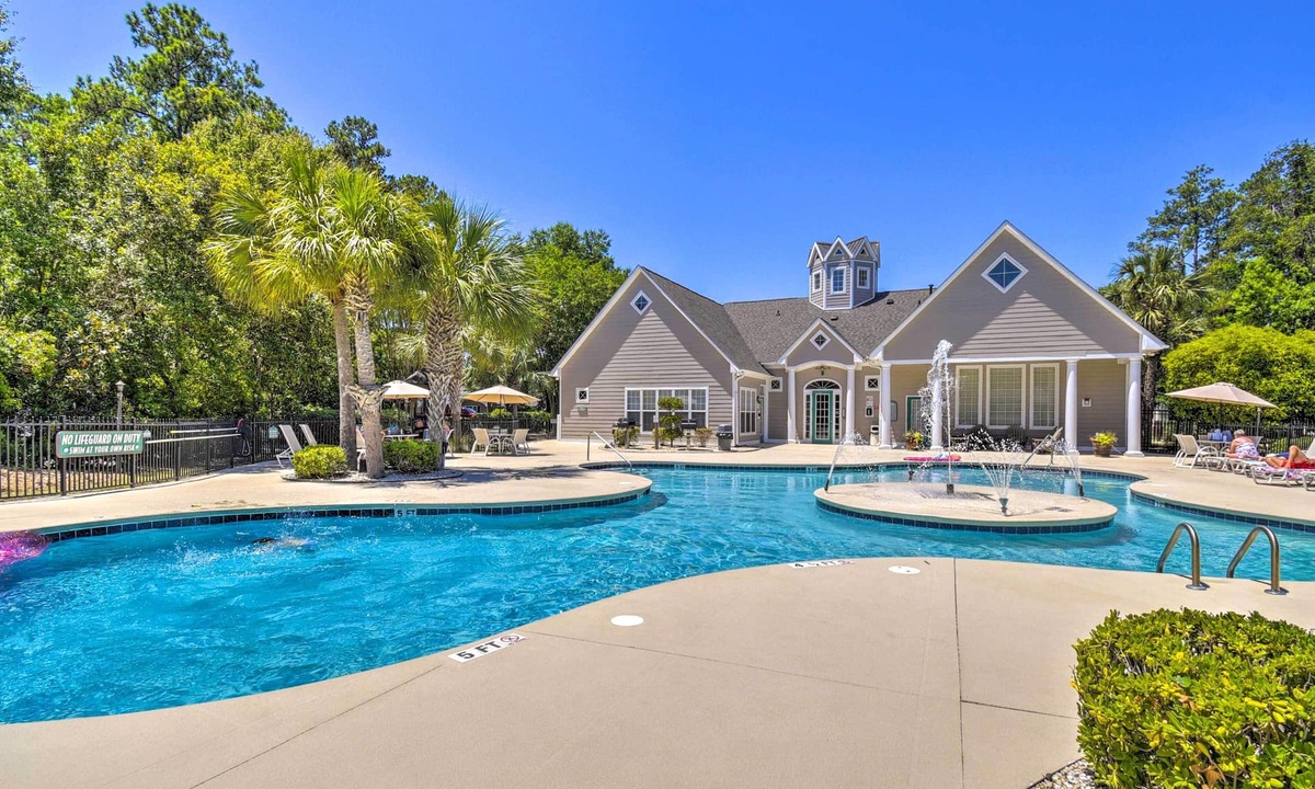 Vaught Condo | Inviting Myrtle Beach Condo: 1 Mi to Beach Access!