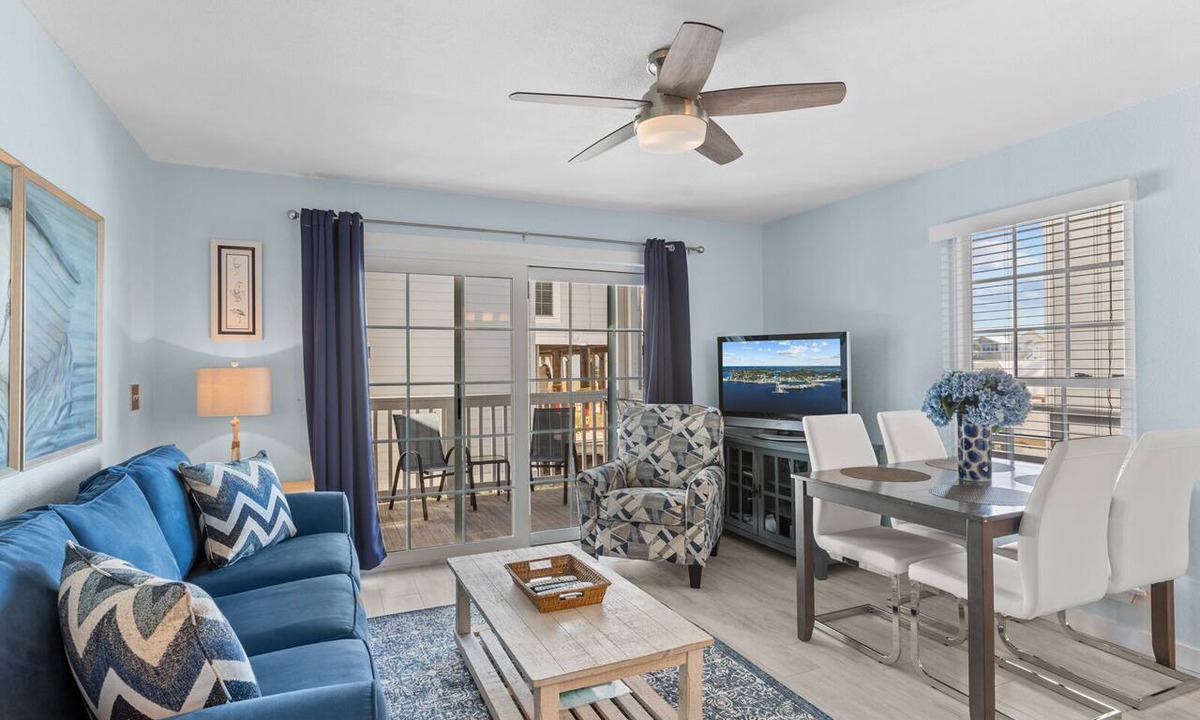 Cedar Key Condo | Island Place 102 Perfect Downtown Getaway w/Pool!