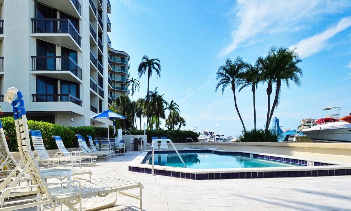 Island Estate Condo | Island Walk 212 '90 day min stay with 2 week lead time'