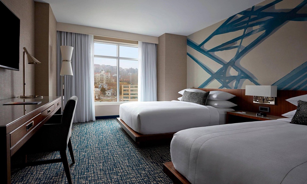 Ithaca Hotel | Ithaca Marriott Downtown on the Commons