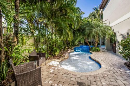 Holmes Beach House | Its a Jungle Out There