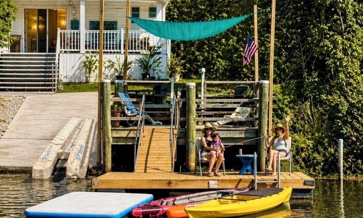 Weeki Wachee Gardens House | Kayak with Manatees Weeki Wachee Riverfront Home