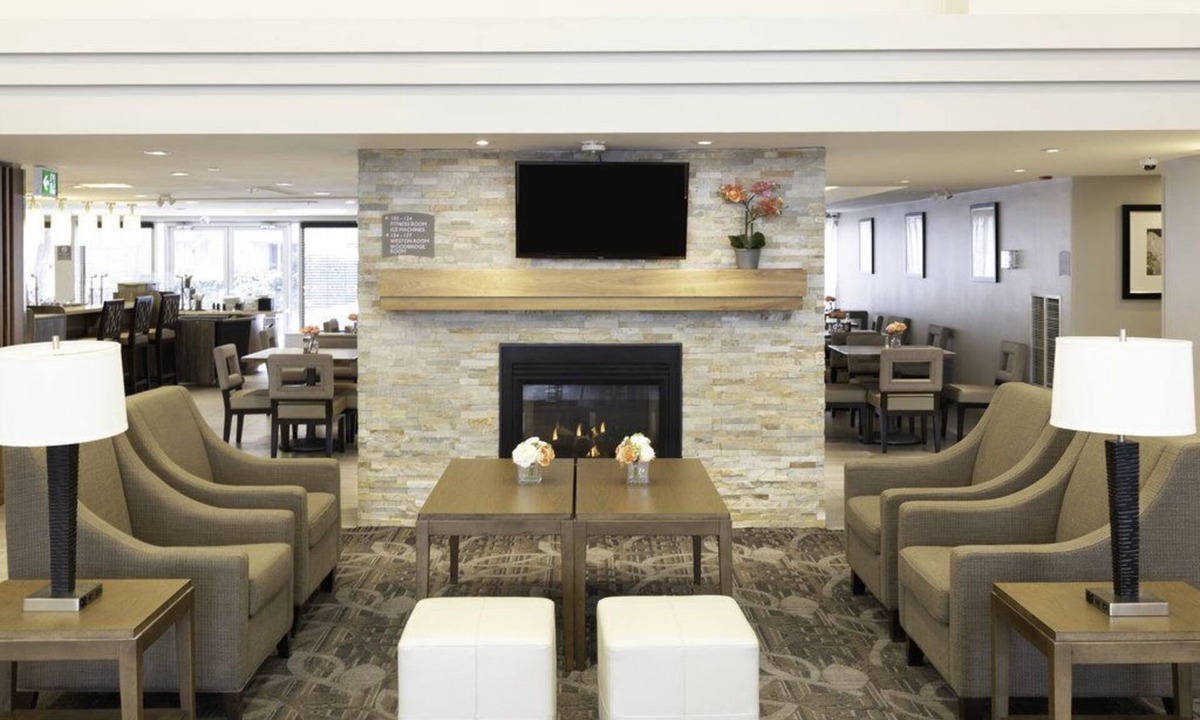 Vaughan Apartment | King Studio Suite w/Full Kitchen + Breakfast