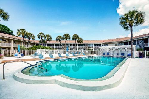 Saint Armands Key House | Kingston Arms 2nd Fl Walk to Beach & St. Armands Circle