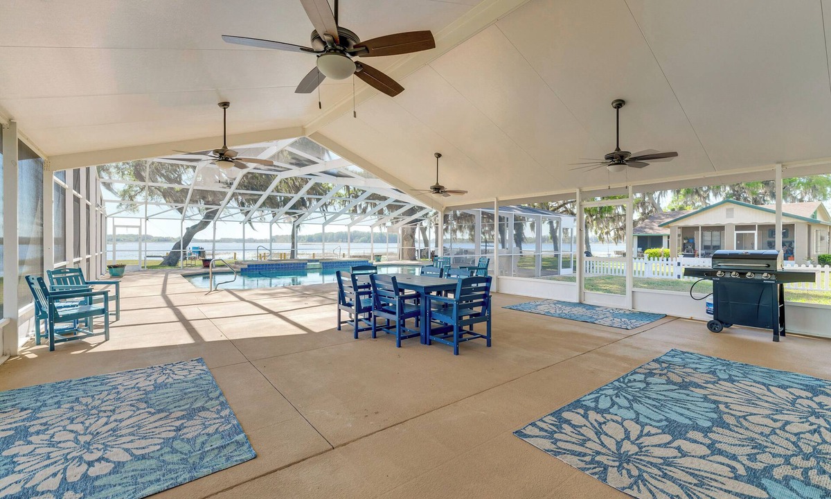Hernando Cottage | Lake Days + Pool Fun! Nature Coast Retreat