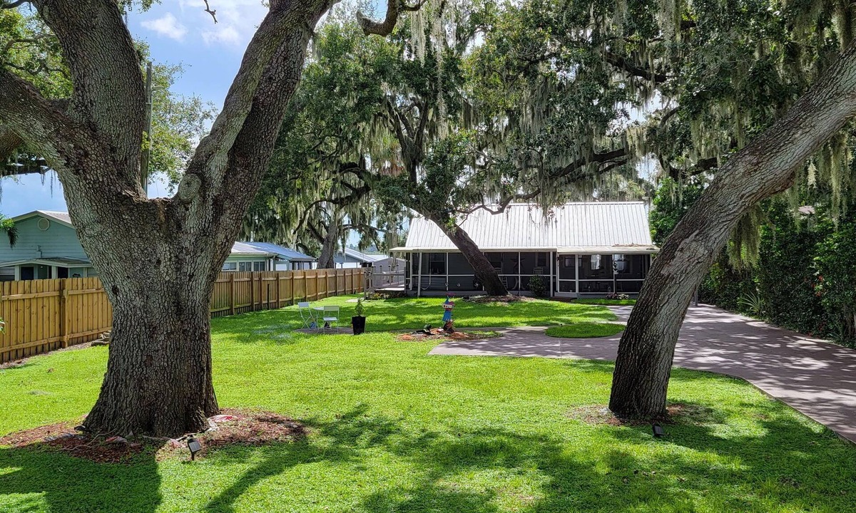 Highland Cottage | Lake Front Oasis. Amazing Sunsets-12 min from Sebring Raceway