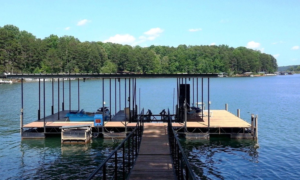 Seneca House | Lake House Near Clemson Private Boat Dock WiFi 65" TV Grill Kayaks Deep Water