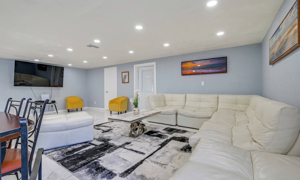 Tahitian Development House | Lakefront Angler’s Oasis in Holiday! 8 Mi to Beach