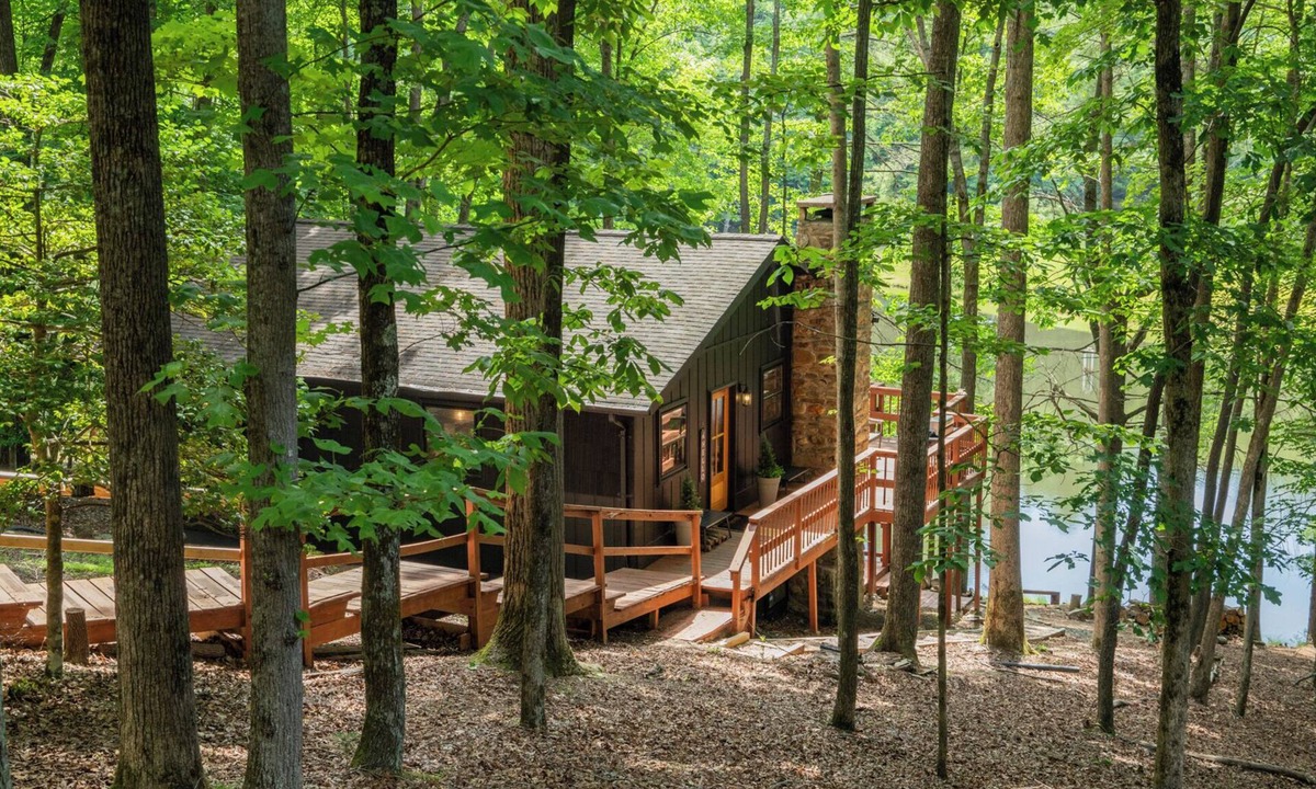 Deep Gap Cabin | Lakefront Cabin in the High Country. Pet Friendly! Kid Friendly!