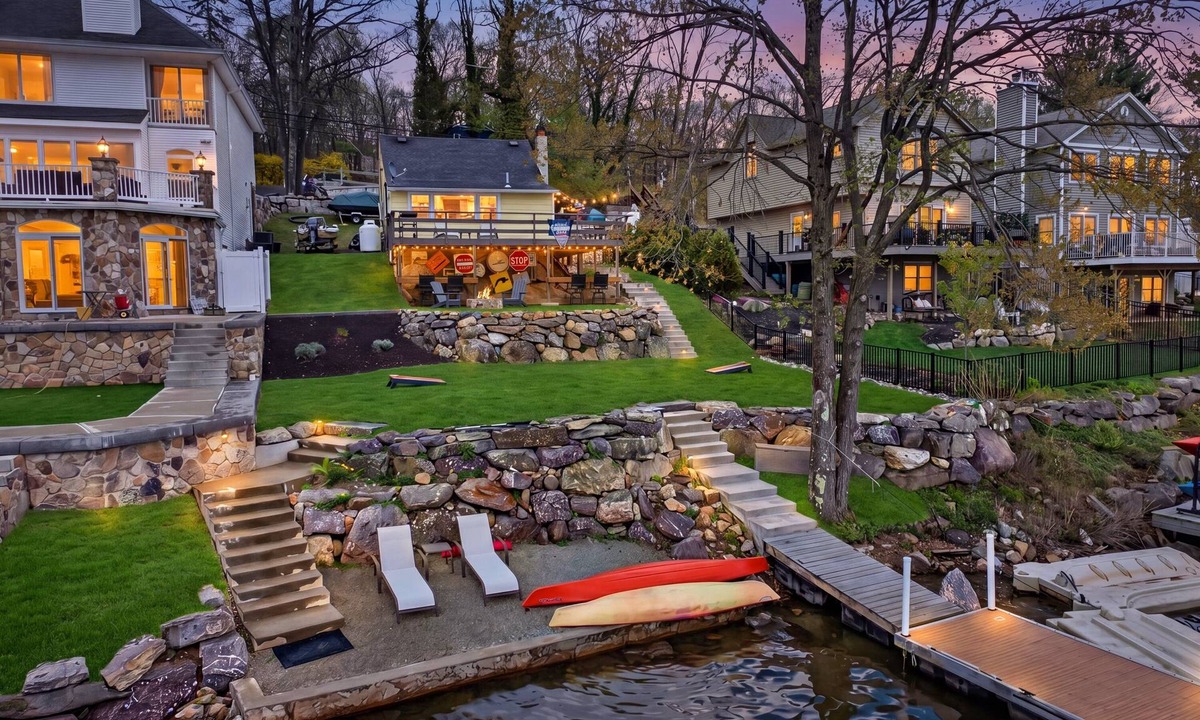 Hewitt House | Lakefront Couples Escape | Dock Kayaks Firepit