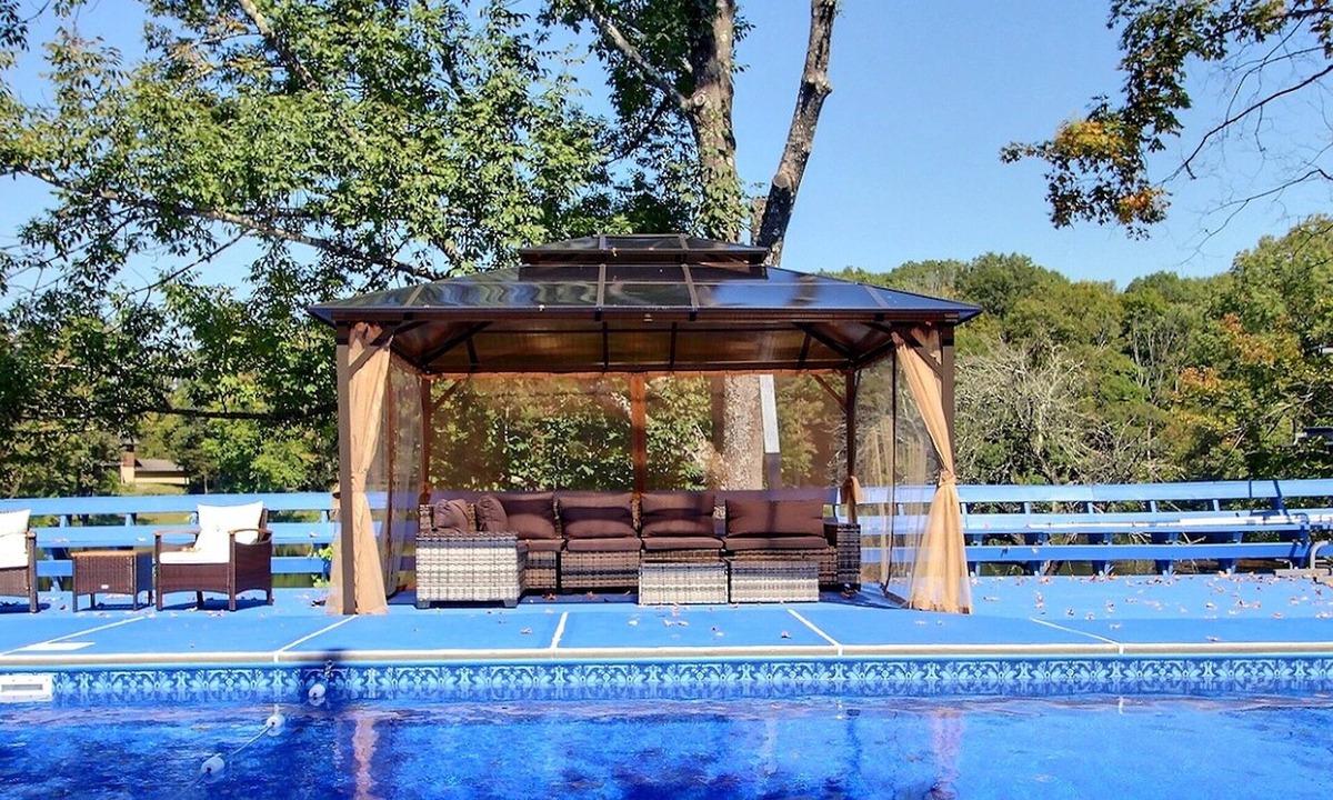 Newton House | Lakefront Family Retreat~Private Pool~Game Room