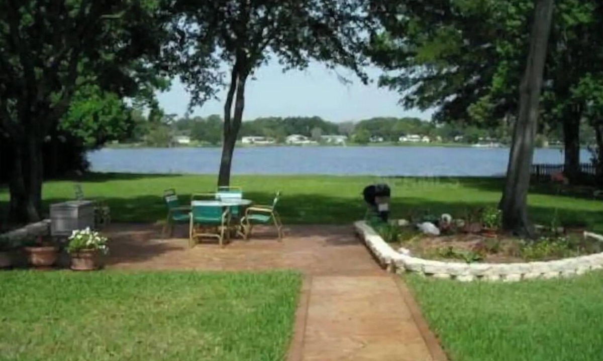 Forest City House | LAKEFRONT HOME NEAR ALL ATTRACTIONS