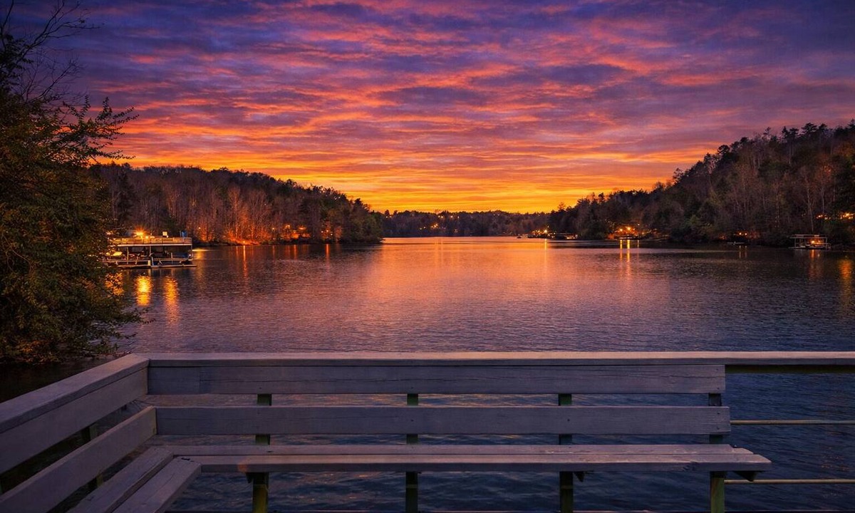 Dawsonville Cabin | Lakefront with 2-Tier Dock & Jet Ski Dock, Boat Lift, Pool Table, Kayaks, Tubes