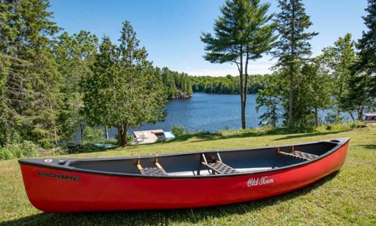 McKellar Cottage | Lakeside Cove - Three Bedroom Cottage, Sleeps 10