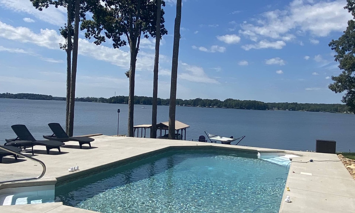 Cross Hill House | Lakeside Retreat Entire House Inground pool, kayaks, dock