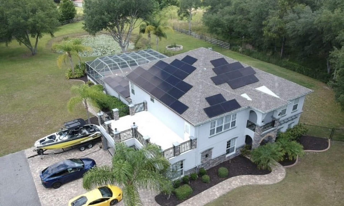 Port Richey House | Lakeview Poolside Retreat: Gated 3-Acre Paradise, Perfect for Events & Escaping!