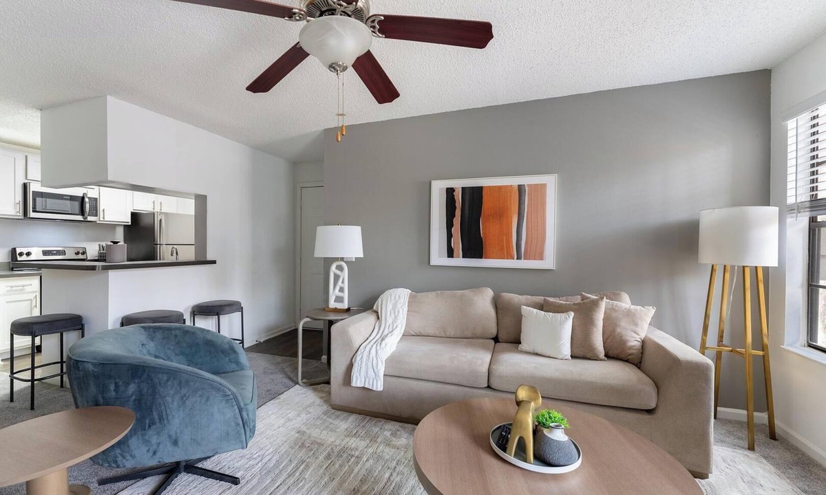 Sunbeam Apartment | Landing | Amazing 1BD, Courtyard, Gym