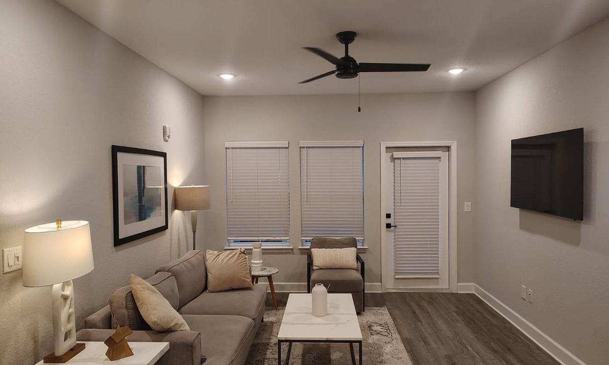 Newberry Apartment | Landing | Amazing 1BD, Gym, Pool