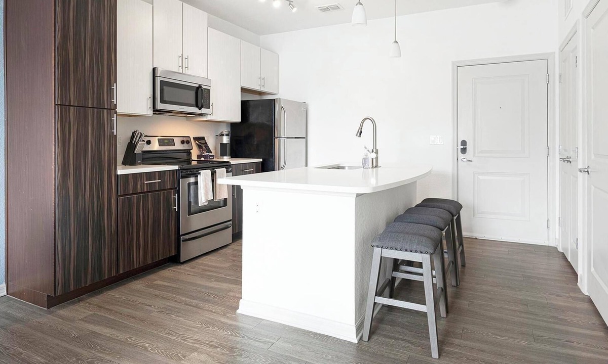 Fairvilla Apartment | Landing | Chic 1BD, Clubhouse, Gym