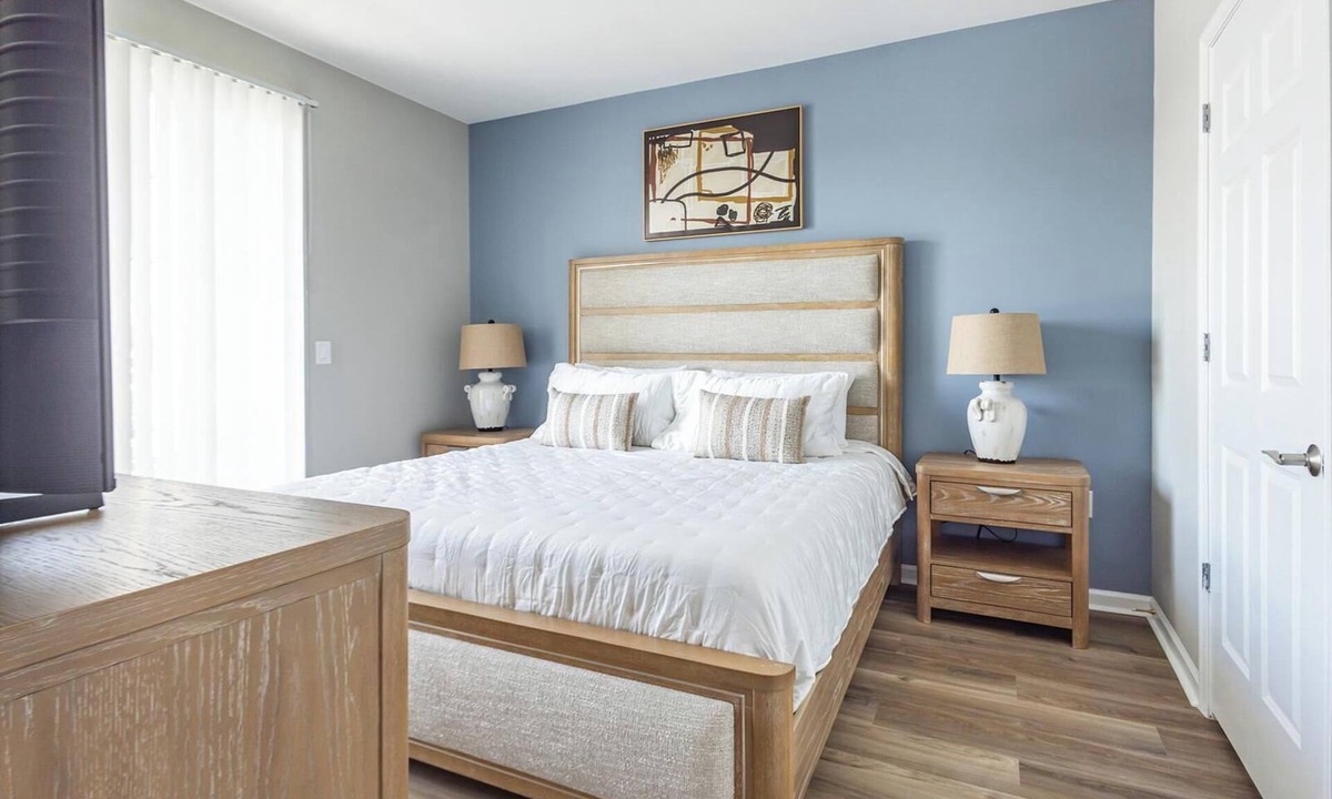 Raritan Apartment | Landing | Chic 2BD, Tennis Court, Pool