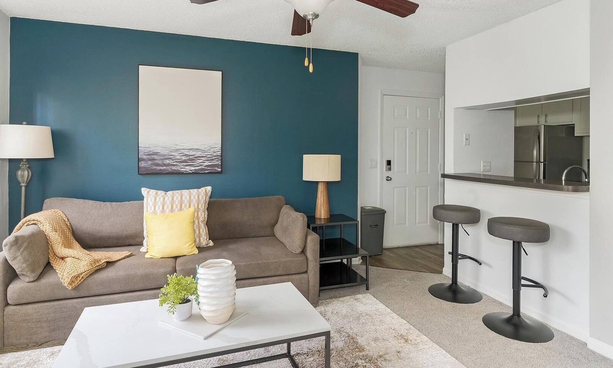 Sunbeam Apartment | Landing | Incredible 1BD, Gym, Courtyard