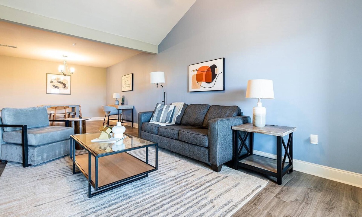 Cocoa Apartment | Landing | Modern 2BD, Gym, Pool