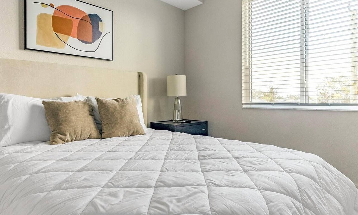 Palmetto Apartment | Landing | Modern 2BD, Gym, Pool