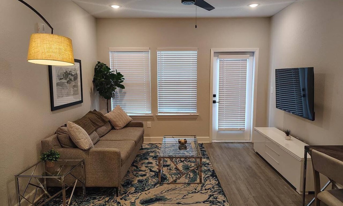 Newberry Apartment | Landing | Modern 2BD, Pool, Gym