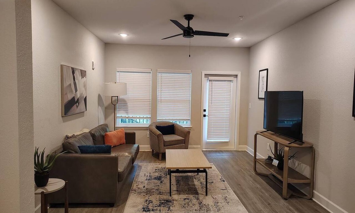 Newberry Apartment | Landing | Modern 2BD, Pool, Gym