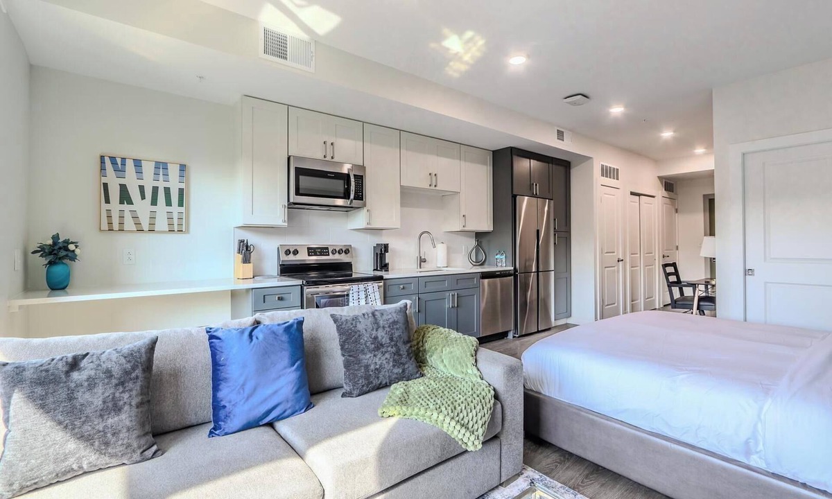 Ithaca Apartment | Landing | Modern Studio, Gym
