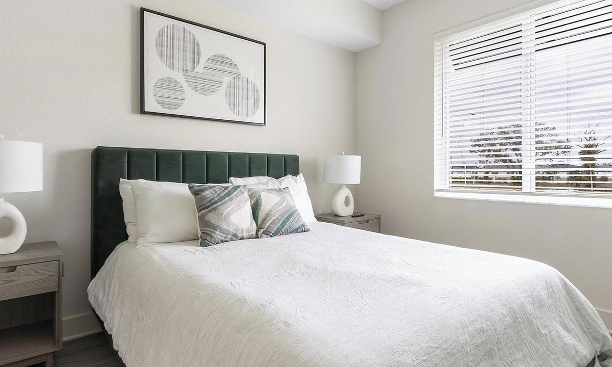 Palmetto Apartment | Landing | Stylish 2BD, Pool, Gym