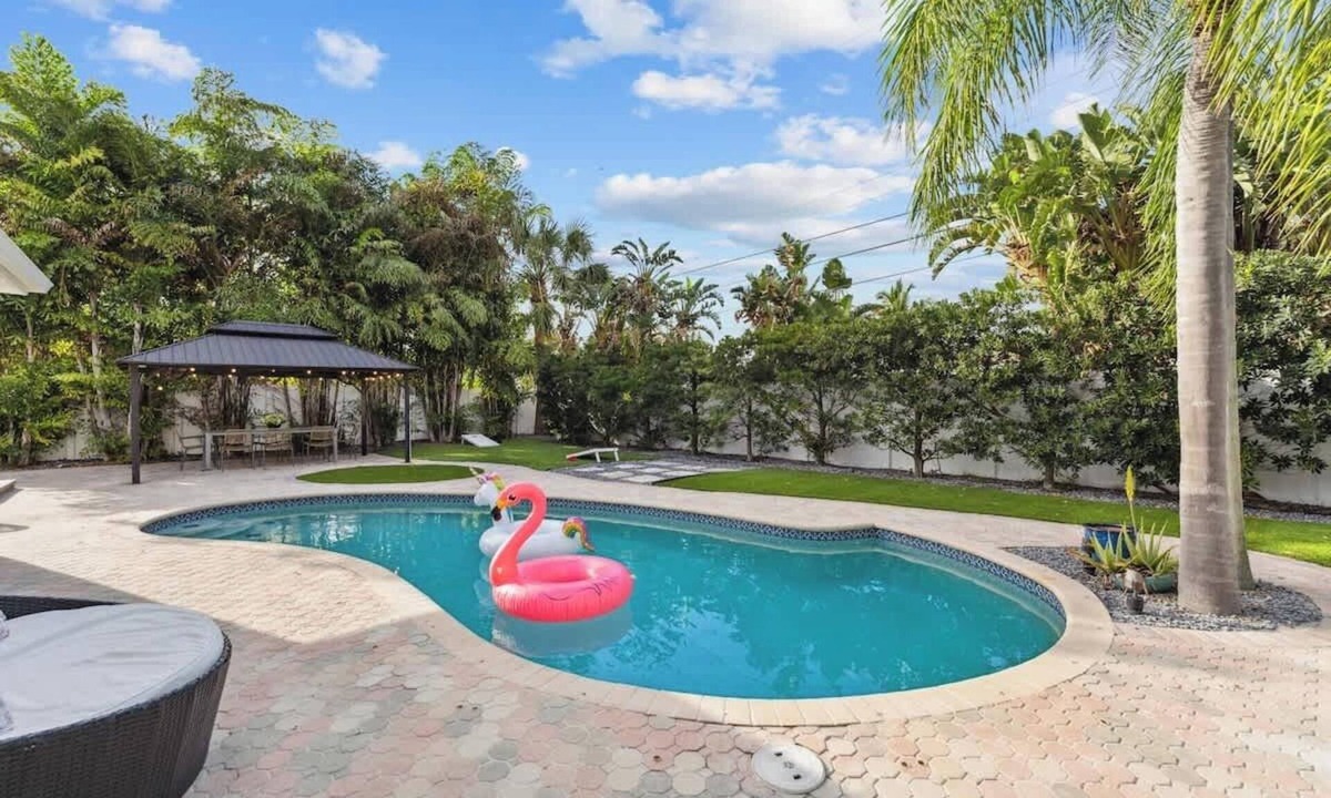 Lighthouse Point House | Lighthouse Luxury Escape w/Pool & BBQ
