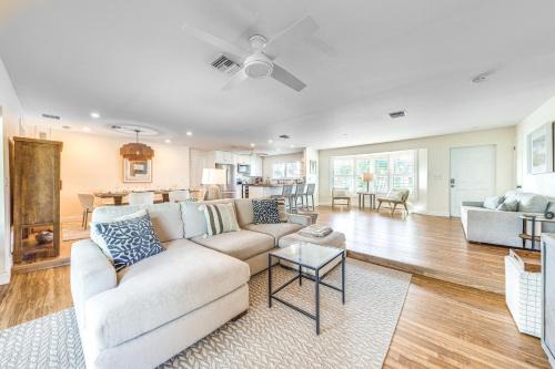 Hunt Club House | Location, Location! Stylish Home in Palm Beach!