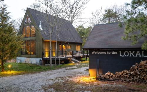 Elwood Ski Chalet | Lokal Chalet - Modern Cabin in the NJ Pine Barrens