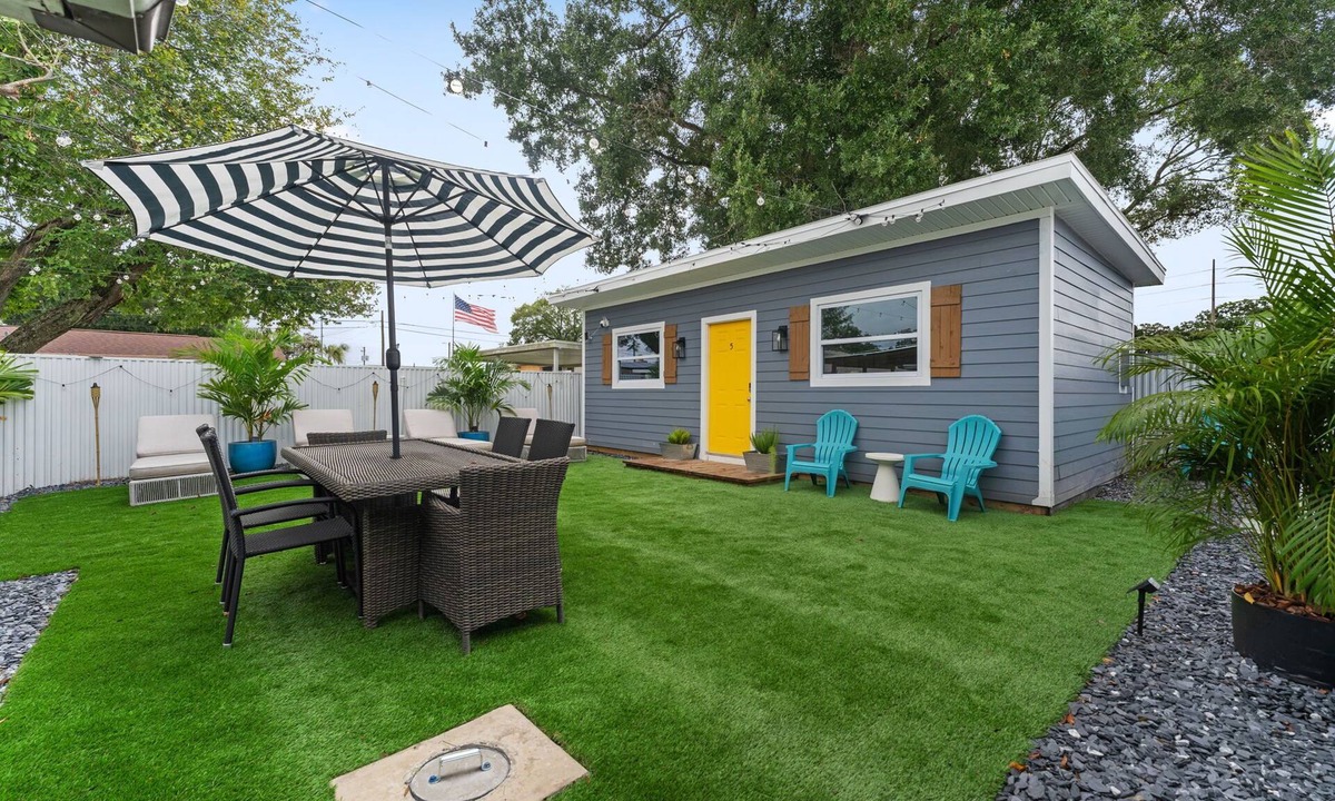 Pinecrest West Park Apartment | Lounge Getaway – Minutes from Buccaneers Stadium, Airport & Entertainment