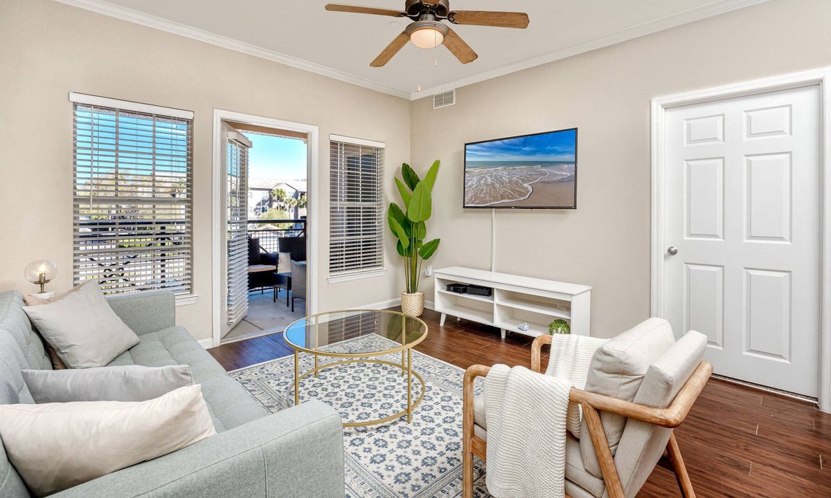 Port Tampa City Apartment | Lovely 2BD with Pool - Travel Professional Getaway