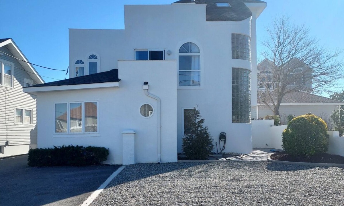 Point Pleasant Beach House | LOVELY 5 BR HOME W/ IN-GROUND HEATED POOL-PRIVATE BEACH FAMILY & PET FRIENDLY!