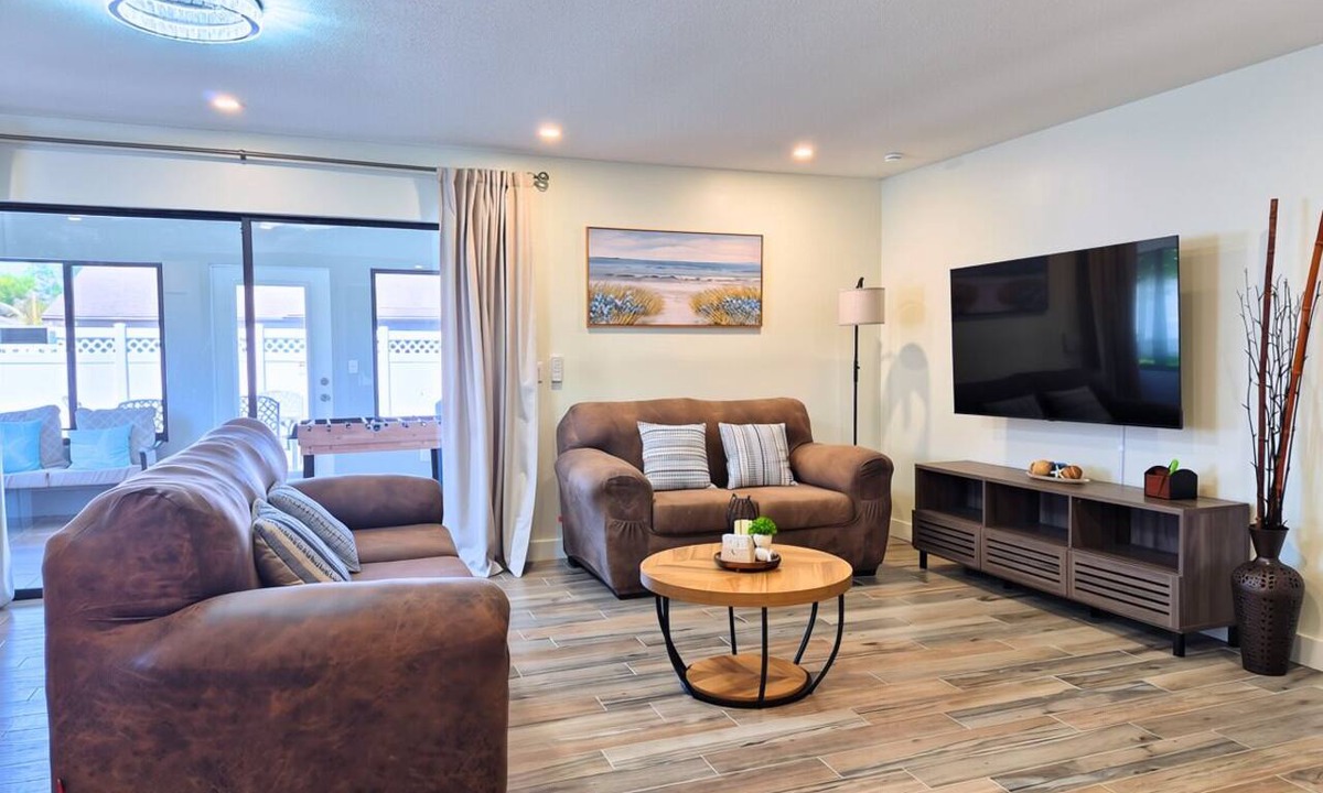 Sarasota House | Lovely House in Sarasota, close to UTC Mall, Nathan B Park, and Siesta Key Beach