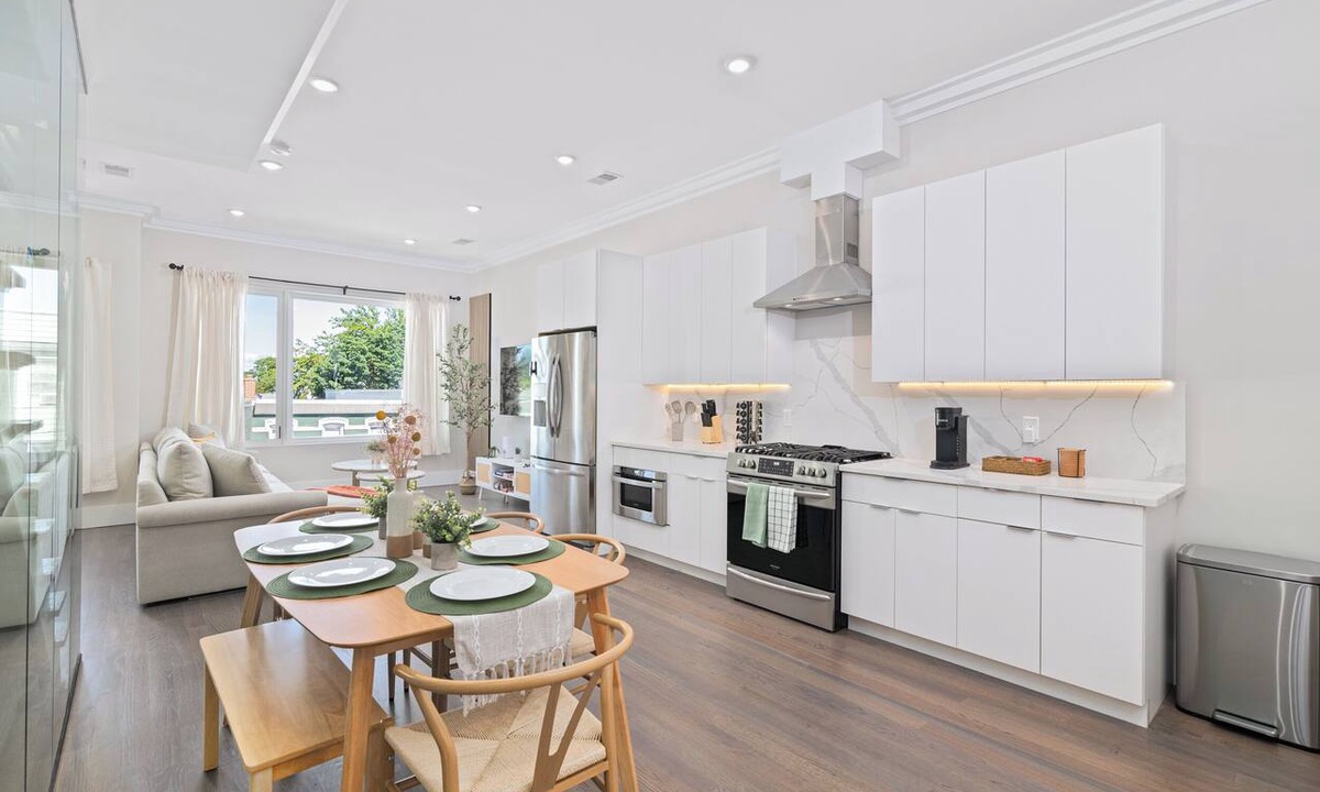 Jersey City House | LUX Home with FREE Parking & Private Rooftop Minutes to NYC & Metlife Stadium!