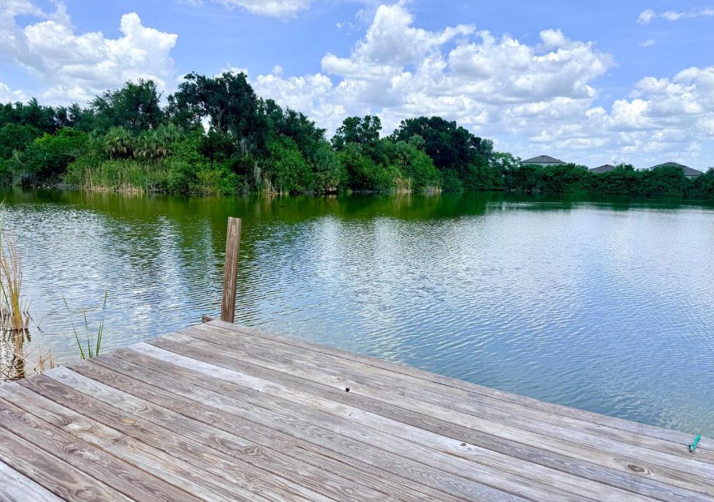 Ruskin House | Luxurious Stunning 4 bedroom 2 plus bath Lake House