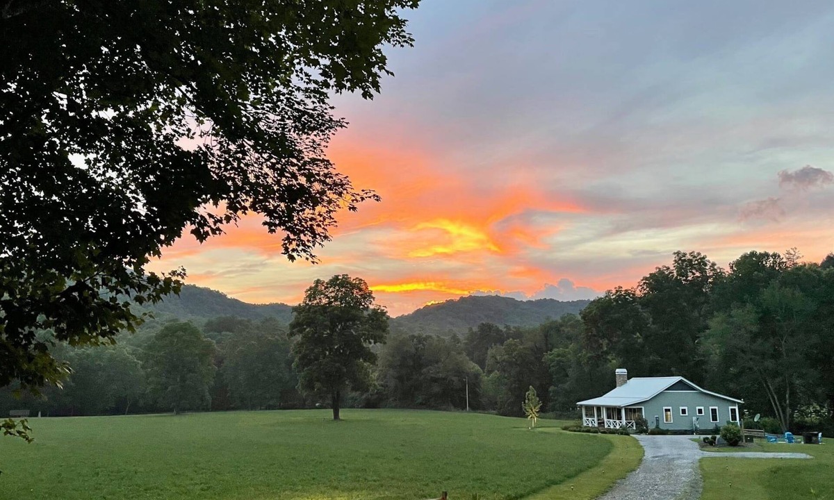 Black Mountain Cottage | Luxury Bluebird Cottages at Living Water