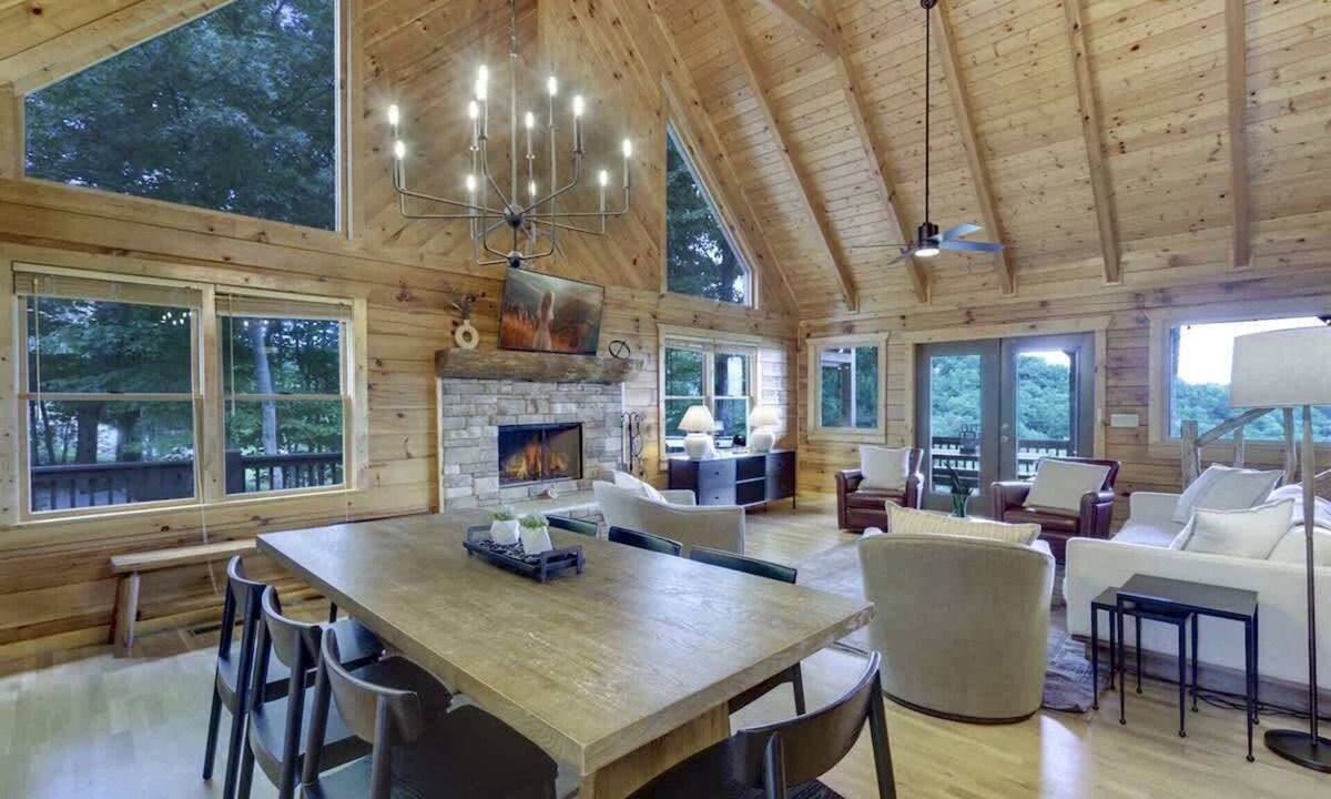 Necowa Cove Cabin | Luxury Cabin with Hot Tub & Lake Views